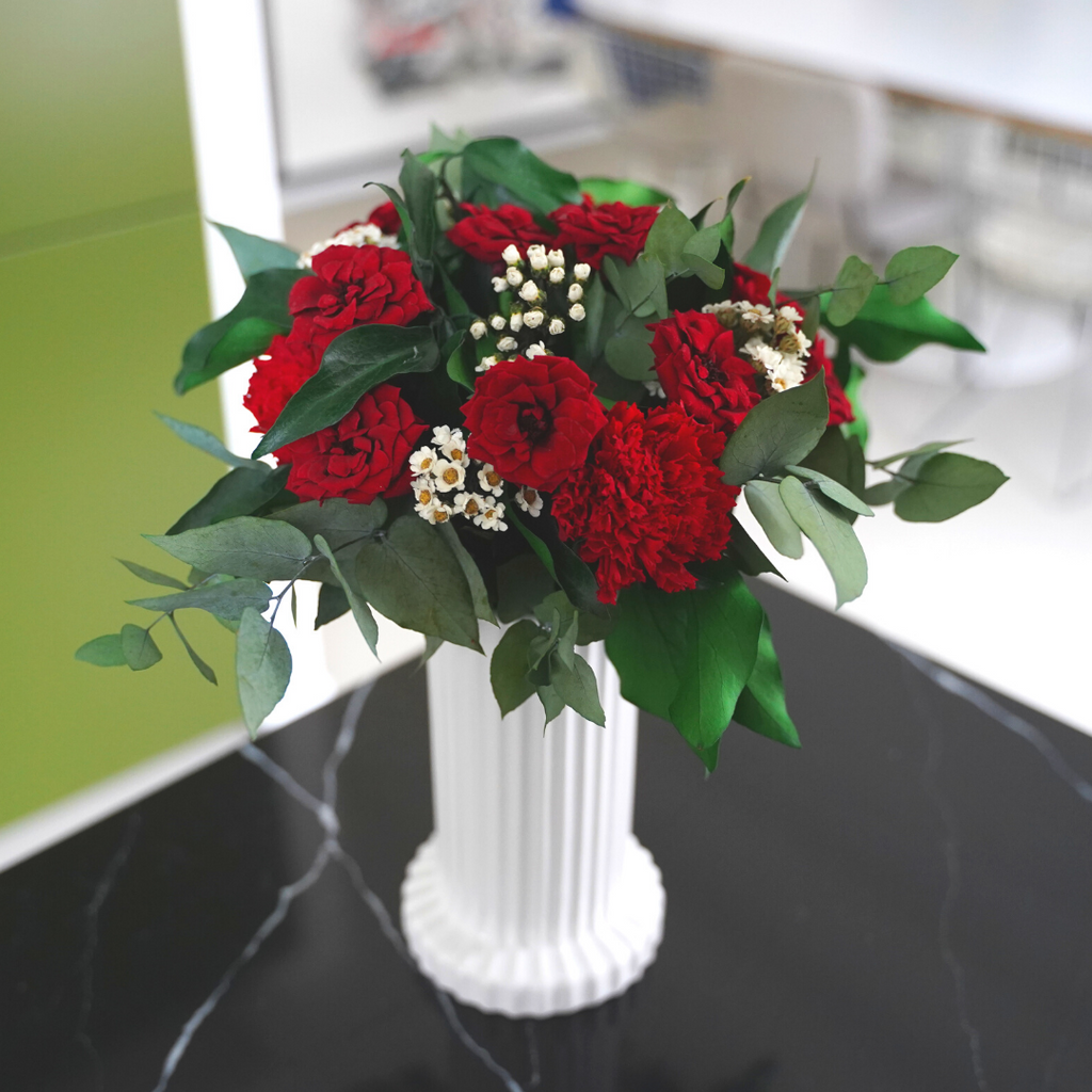 BALSAME - Bouquet de fleurs stabilisées rouge et blanc, avec eucalyptus, roses des champs et ixodia. Marque française.
